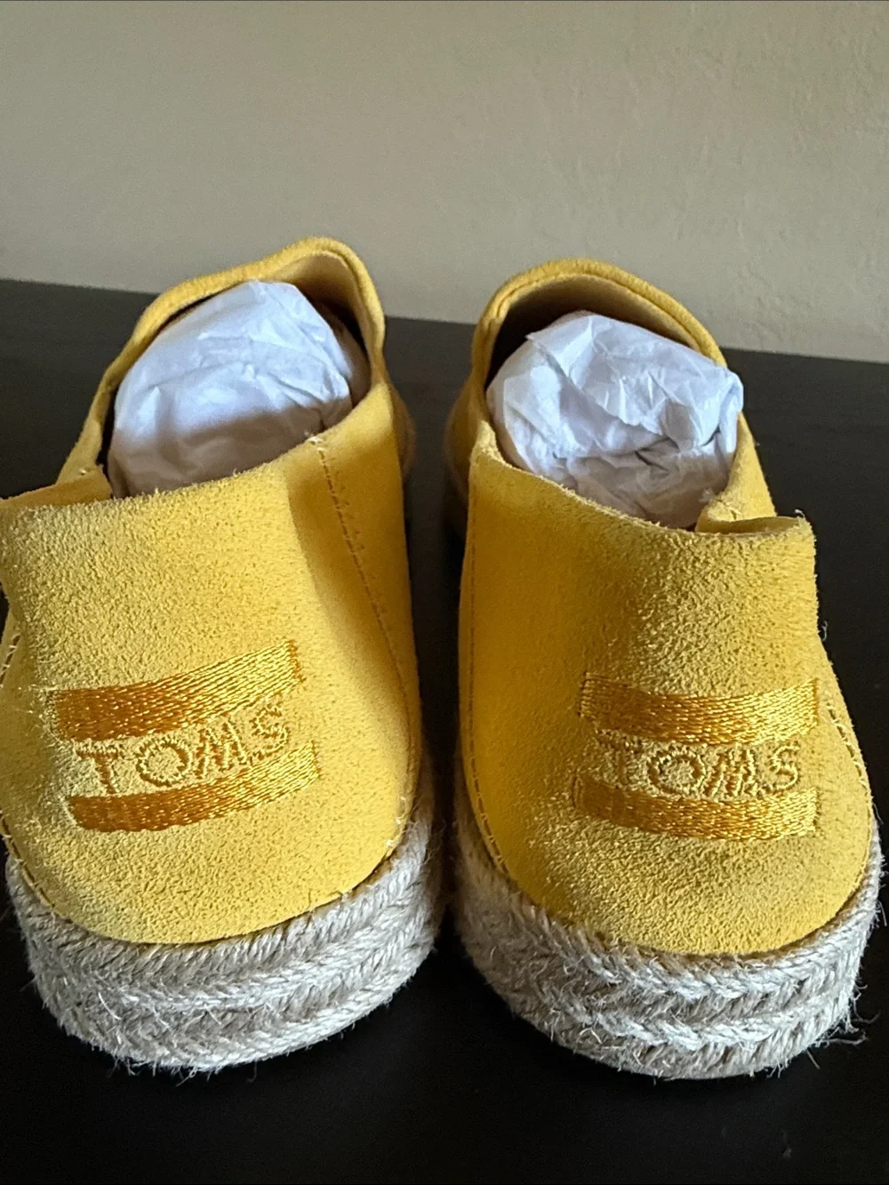 TOMS Alpargata Yellow Leather Slip On Espadrille Shoes Women's Size 9.5 NEW